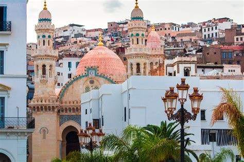 Algiers – Travel guide at Wikivoyage.